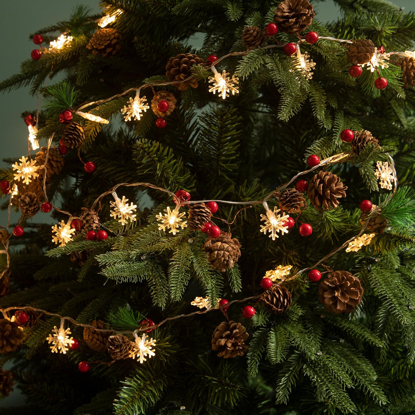 Christmas Garland with Lights,6.6FT Snowflake Pinecones Christmas String Lights with Remote Control,20 LEDs Battery Operated Garland for Christmas Decorations Indoor/Outdoor (Warm White)