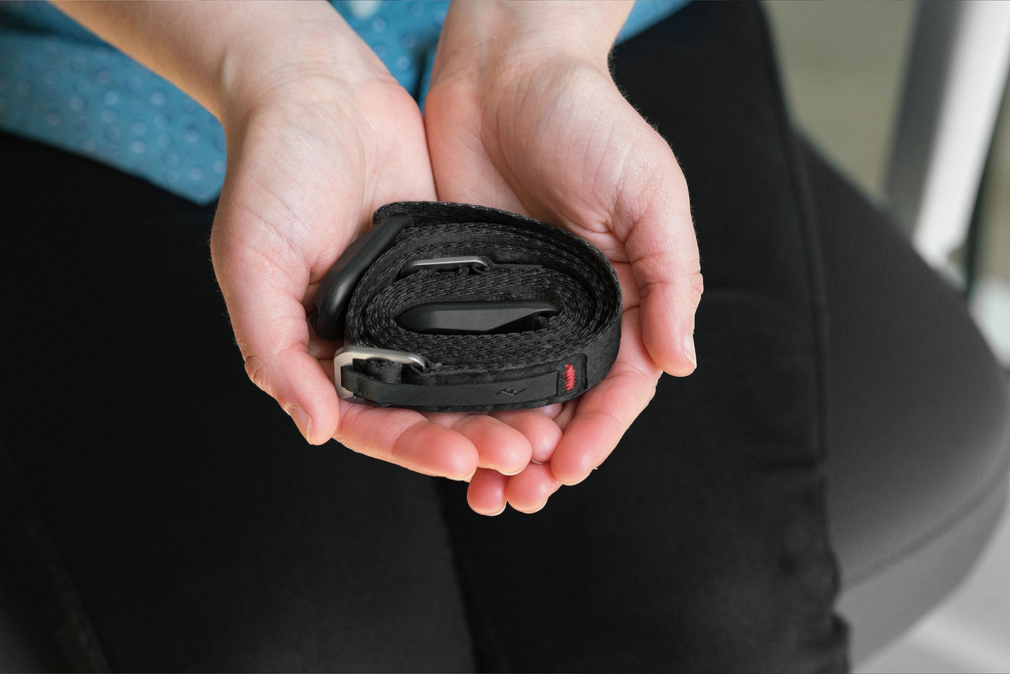 Peak Design Leash Camera Strap, Charcoal, Configurable as a Sling, Neck, Shoulder Strap or Safety Tether, Adjustable, Compact, Quick Release, Camera Straps for Photographers, 200 lb Capacity