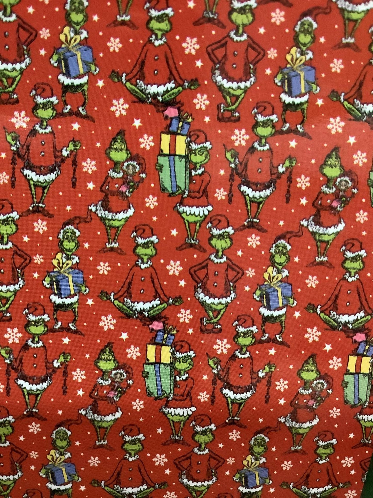Franco Manufacturing Co. Inc. Grinch Christmas Plush Throw Blanket, Red - Grinch with Stacked Presents, 50" x 70"