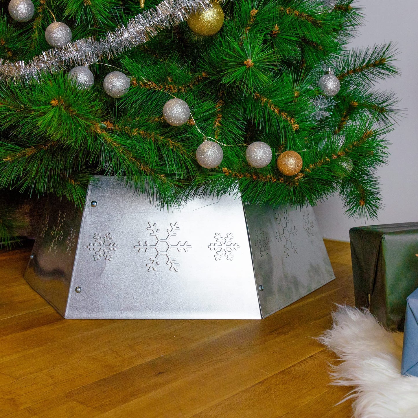 FORUP Metal Christmas Tree Ring with Printed Snowflake, Tree Skirt Base Stand for Tree Decorations (Silver)