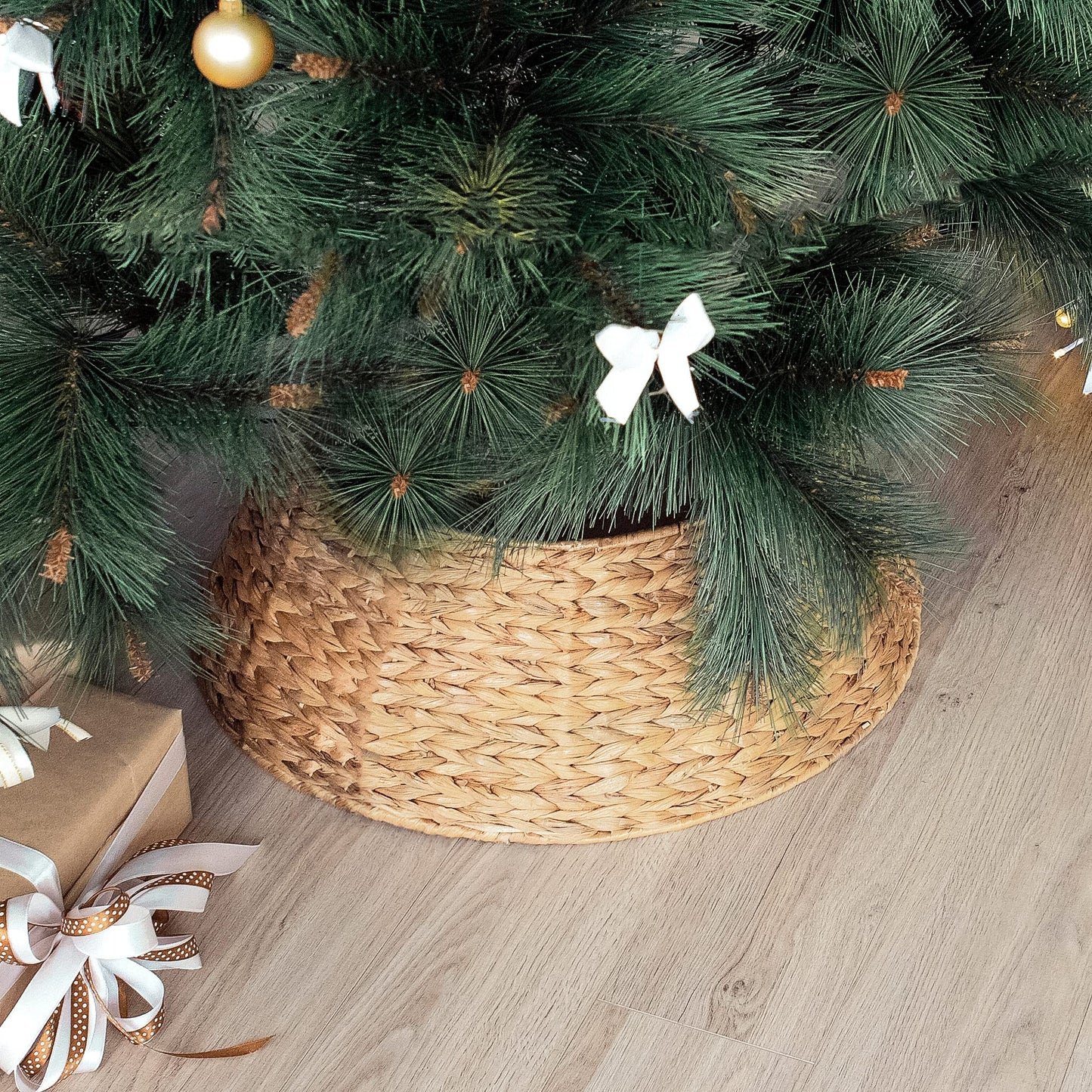 Christmas Tree Collar Woven Seagrass 24" – Rustic Handwoven Holiday Tree Base Cover, Durable & Stylish Alternative to Tree Skirts, Fits Most Tree Stands