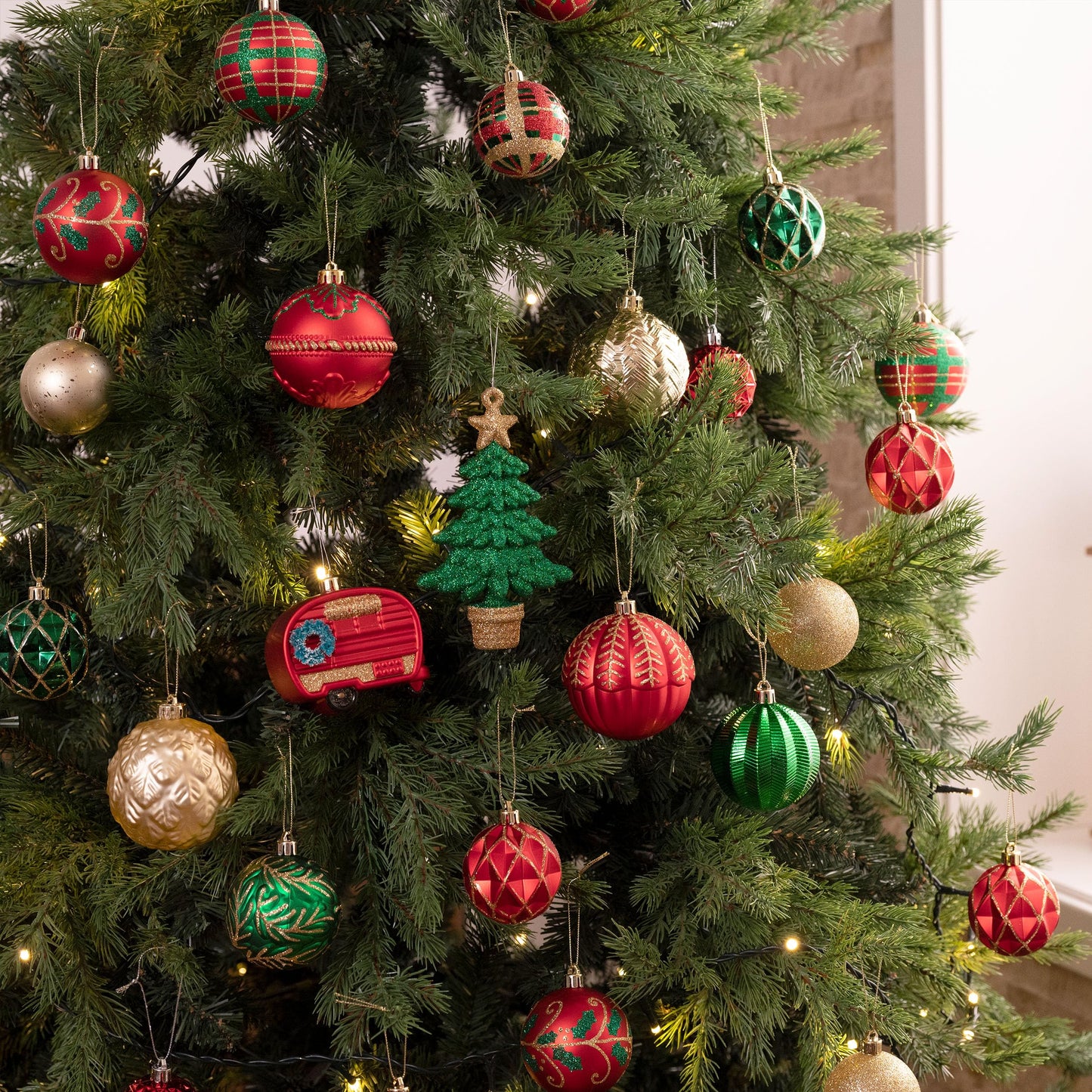 Valery Madelyn Christmas Tree Ornaments Set, 60ct Red Green and Gold Shatterproof Christmas Tree Decorations Bulk, Traditional Country Hanging Ball Ornaments for Xmas Trees Holiday Decor
